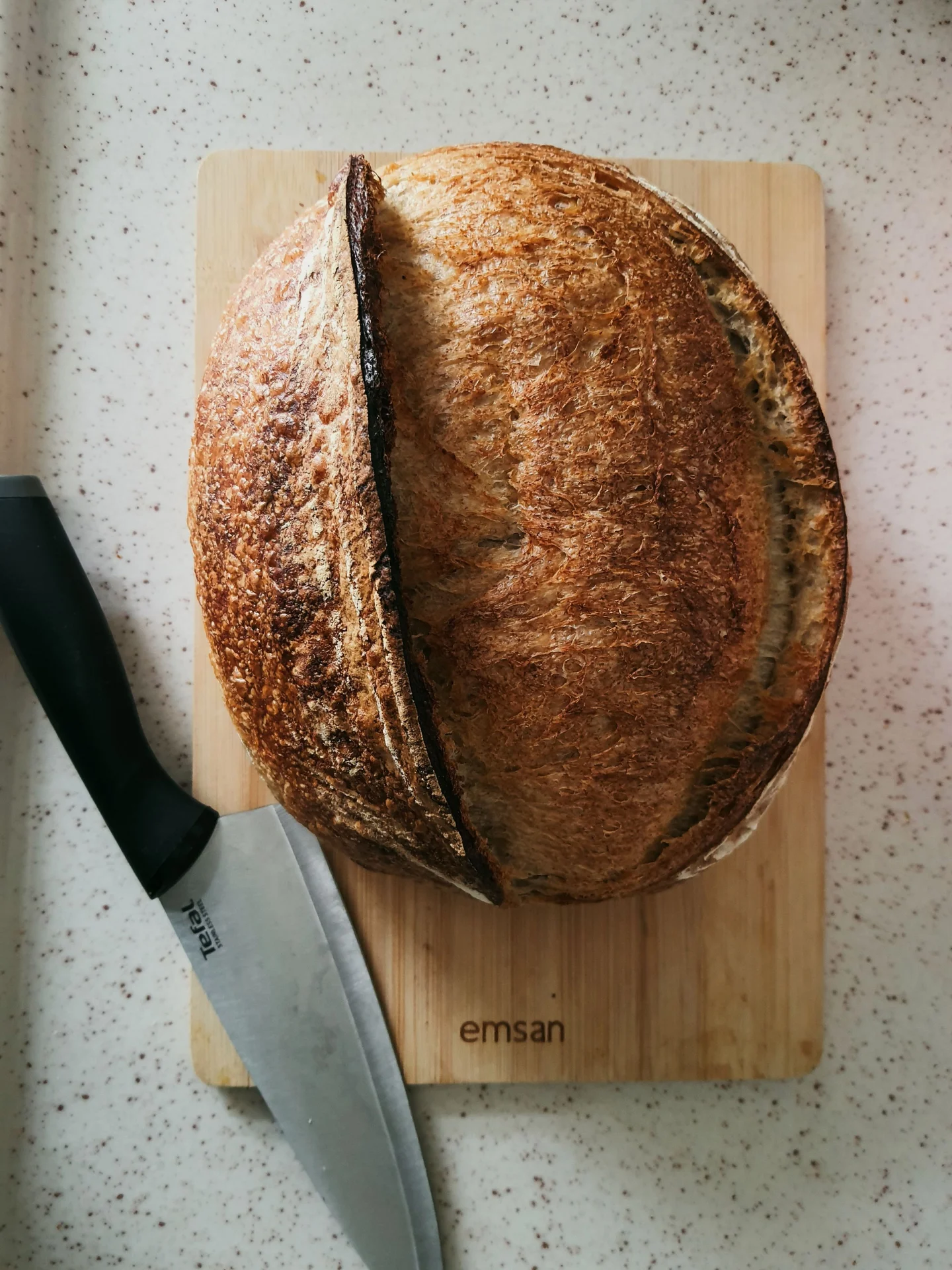 Pain sur une planche