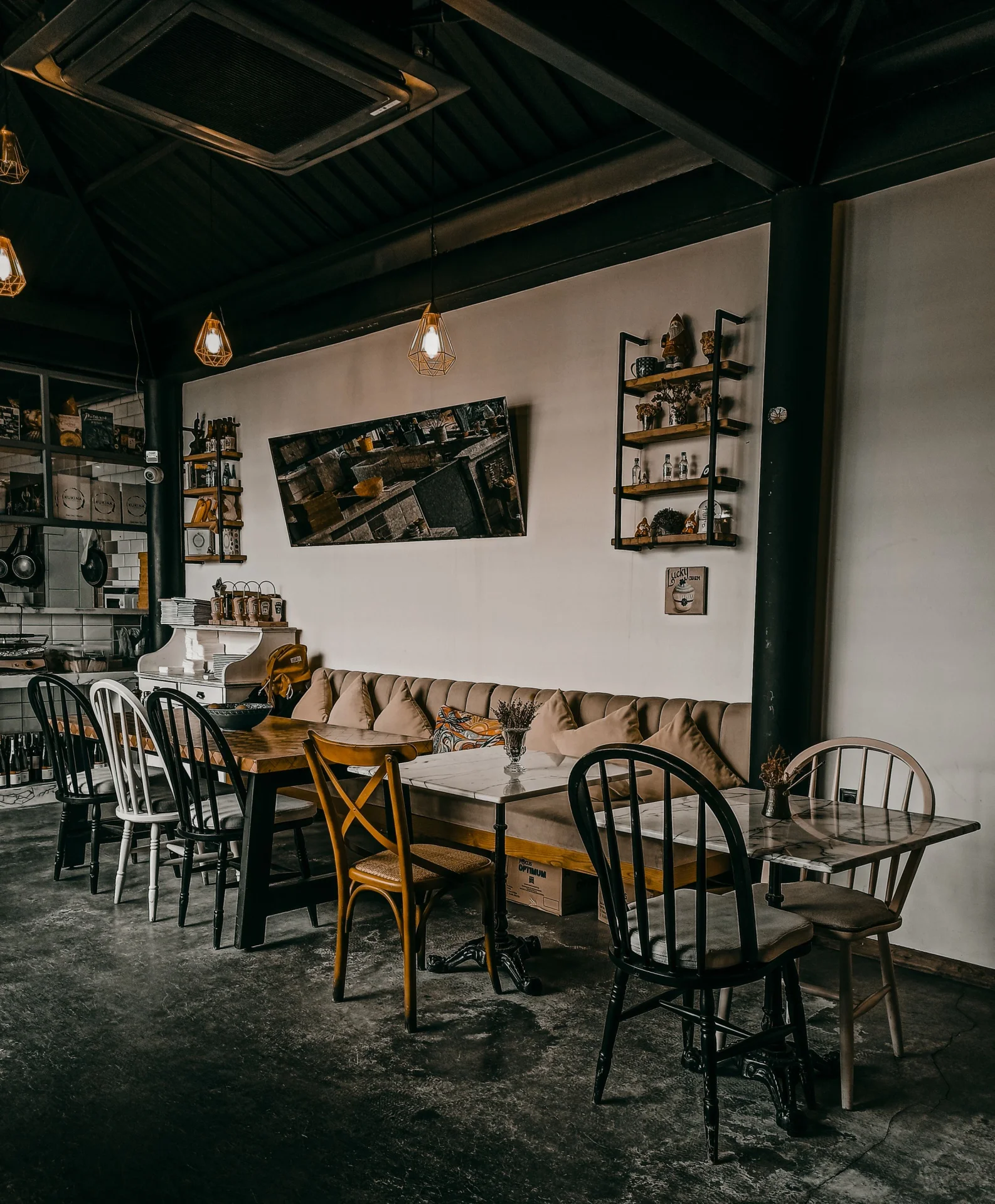 Salle en bois et pierre
