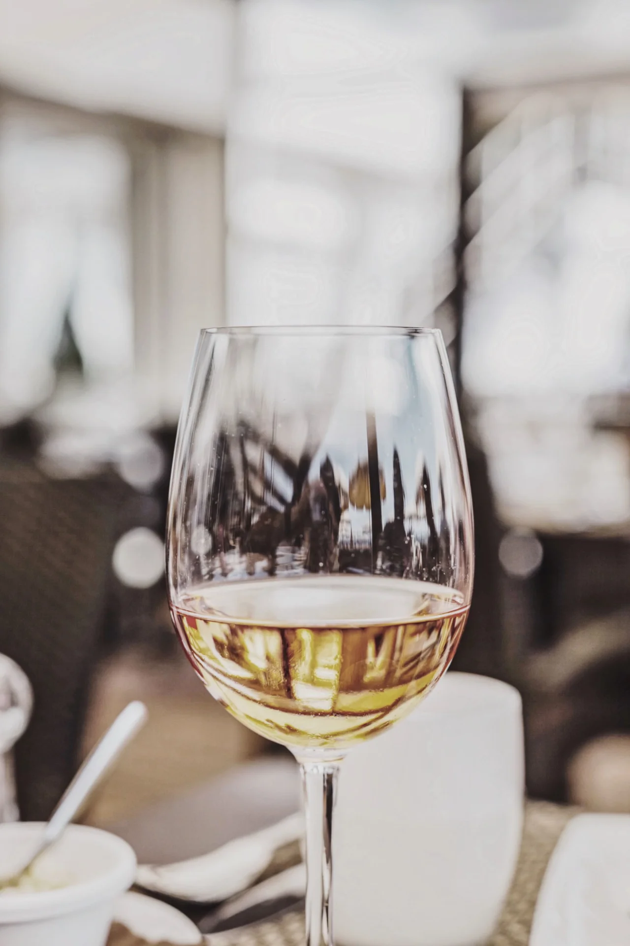 Un verre de vin blanc