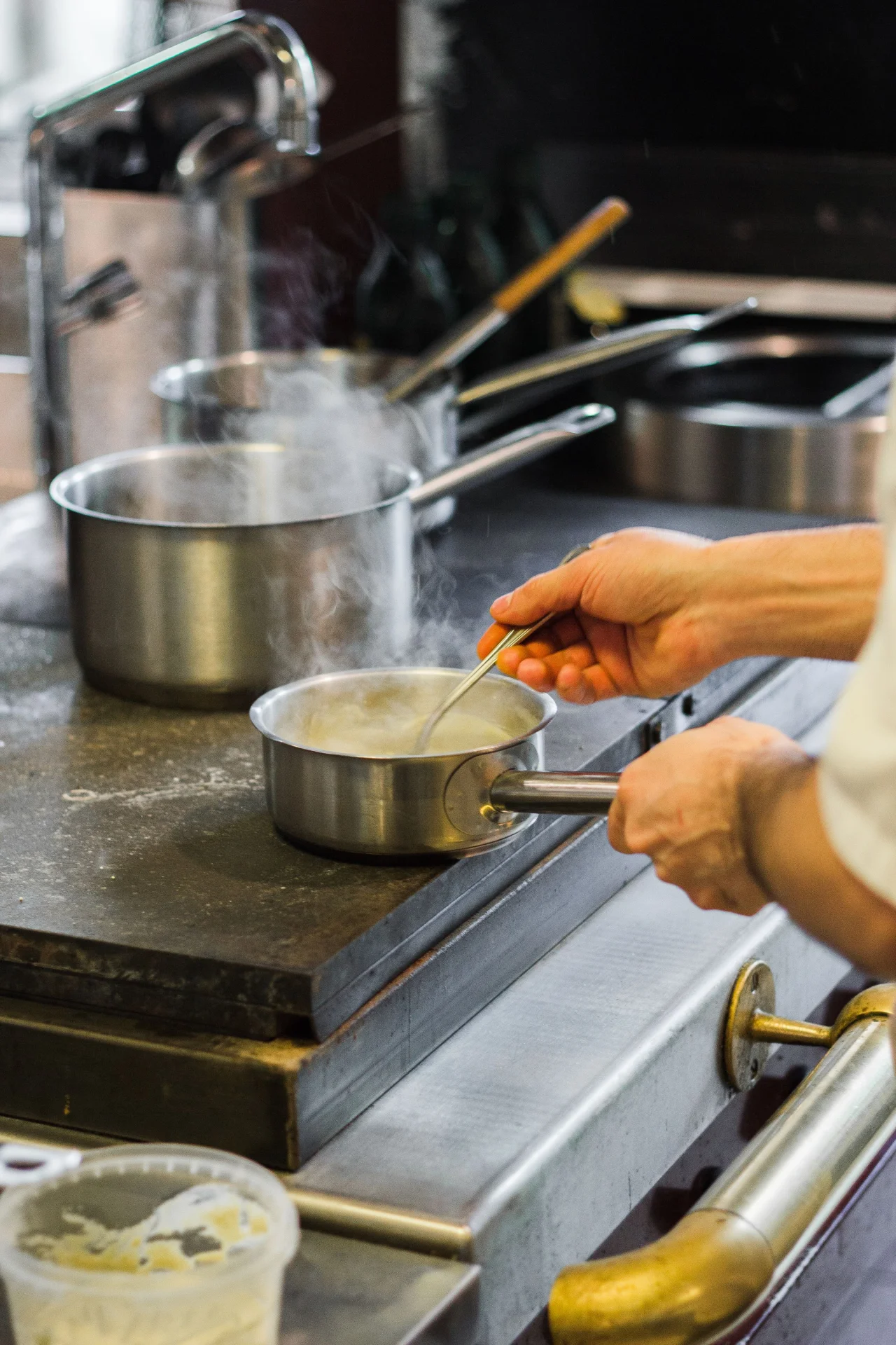 Une sauce sur le feu